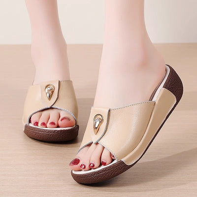 Sandales pour femmes en cuir synthétique avec détails métalliques - Elena