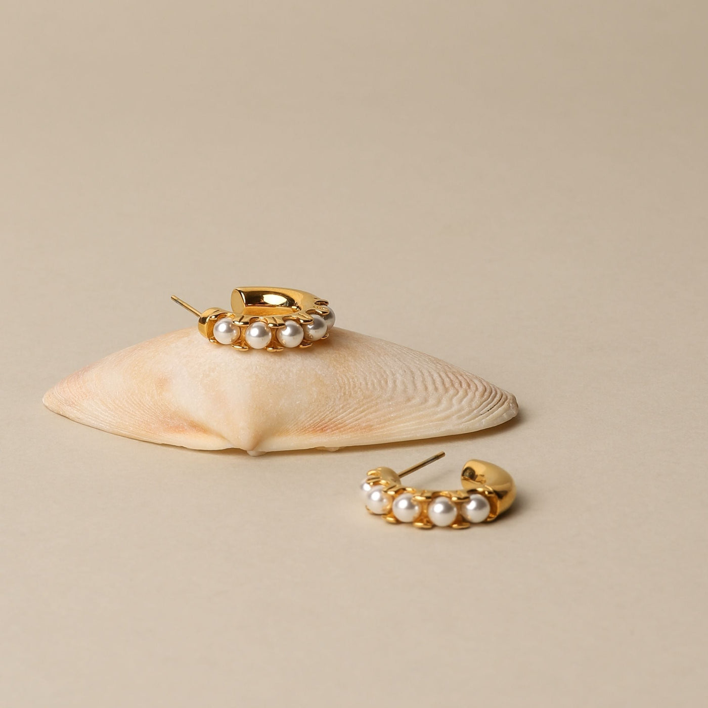 Mini Boucles d’Oreilles Huggies avec Perles