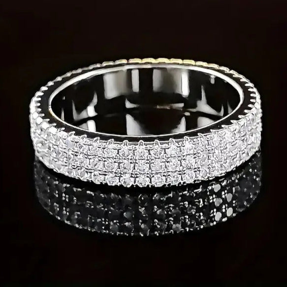 Bague en argent pur .925 avec de magnifiques diamants indiscernables du vrai