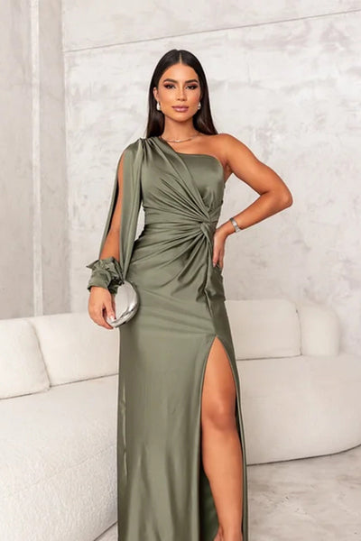 Élise - Robe en satin élégante à une épaule avec fente latérale