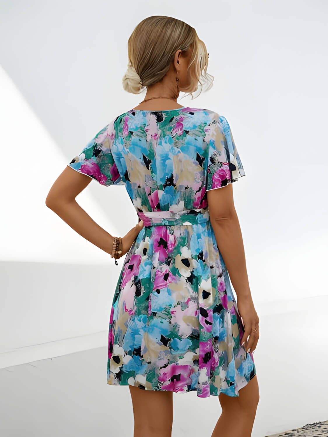 Hélène - Mini robe avec ceinture à la taille et motif floral