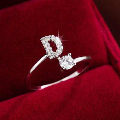 Bague initiale personnalisée en zircons scintillants