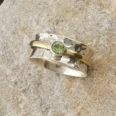 Anneau élégant en zirconium vert