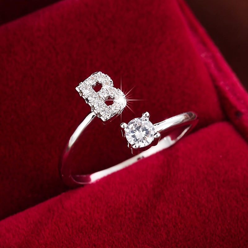 Bague initiale personnalisée en zircons scintillants