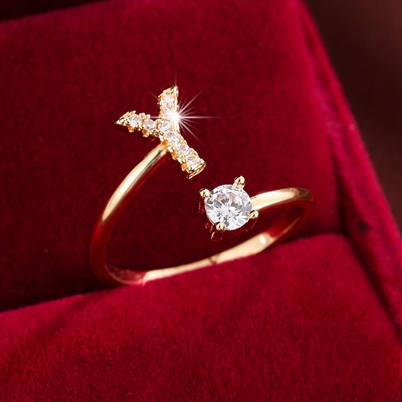 Bague initiale personnalisée en zircons scintillants
