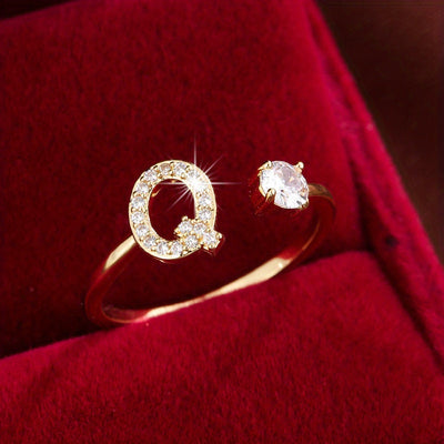 Bague initiale personnalisée en zircons scintillants