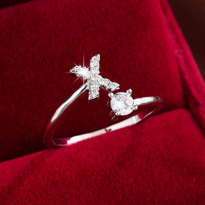 Bague initiale personnalisée en zircons scintillants