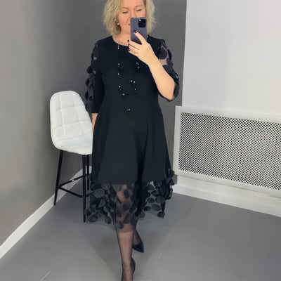 Robe longue fluide avec embellissements élégants