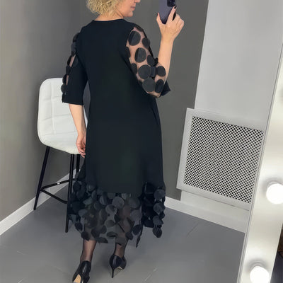 Robe longue fluide avec embellissements élégants