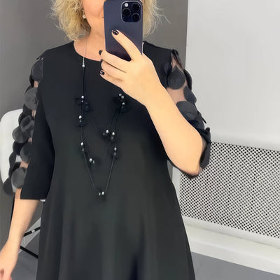 Robe longue fluide avec embellissements élégants