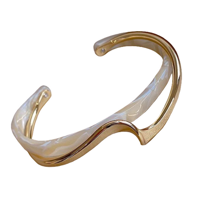 Élégance Dorée – Bracelet Opale Blanche
