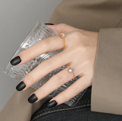 Bague torsadée en pierre de lune