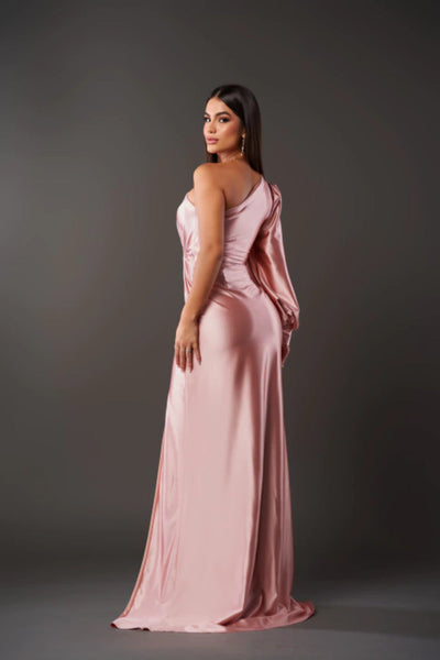 Élise - Robe en satin élégante à une épaule avec fente latérale