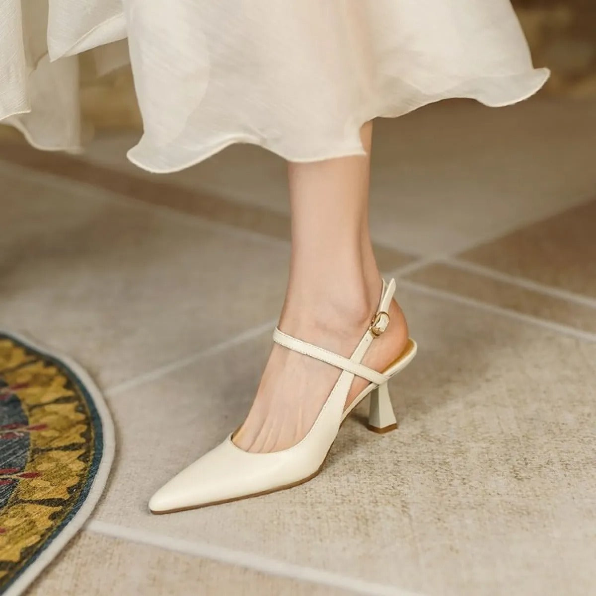 Sandales à talon moyen pour femmes avec design croisé et bout pointu - Estelle