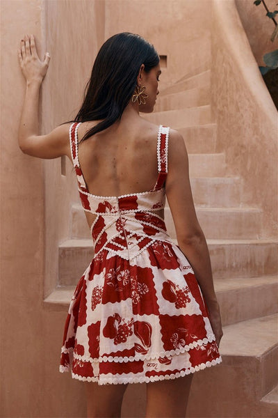 Aoife | Robe à découpes florales avec accent rouge pour femmes