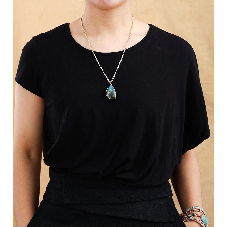 Collier fait main, pendentif en labradorite naturelle