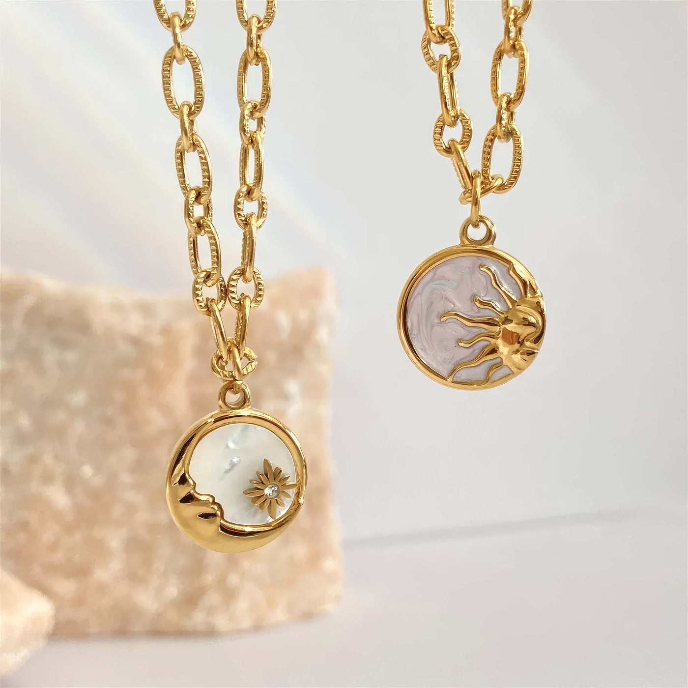 Collier Soleil & Lune en nacre – Harmonie et énergie