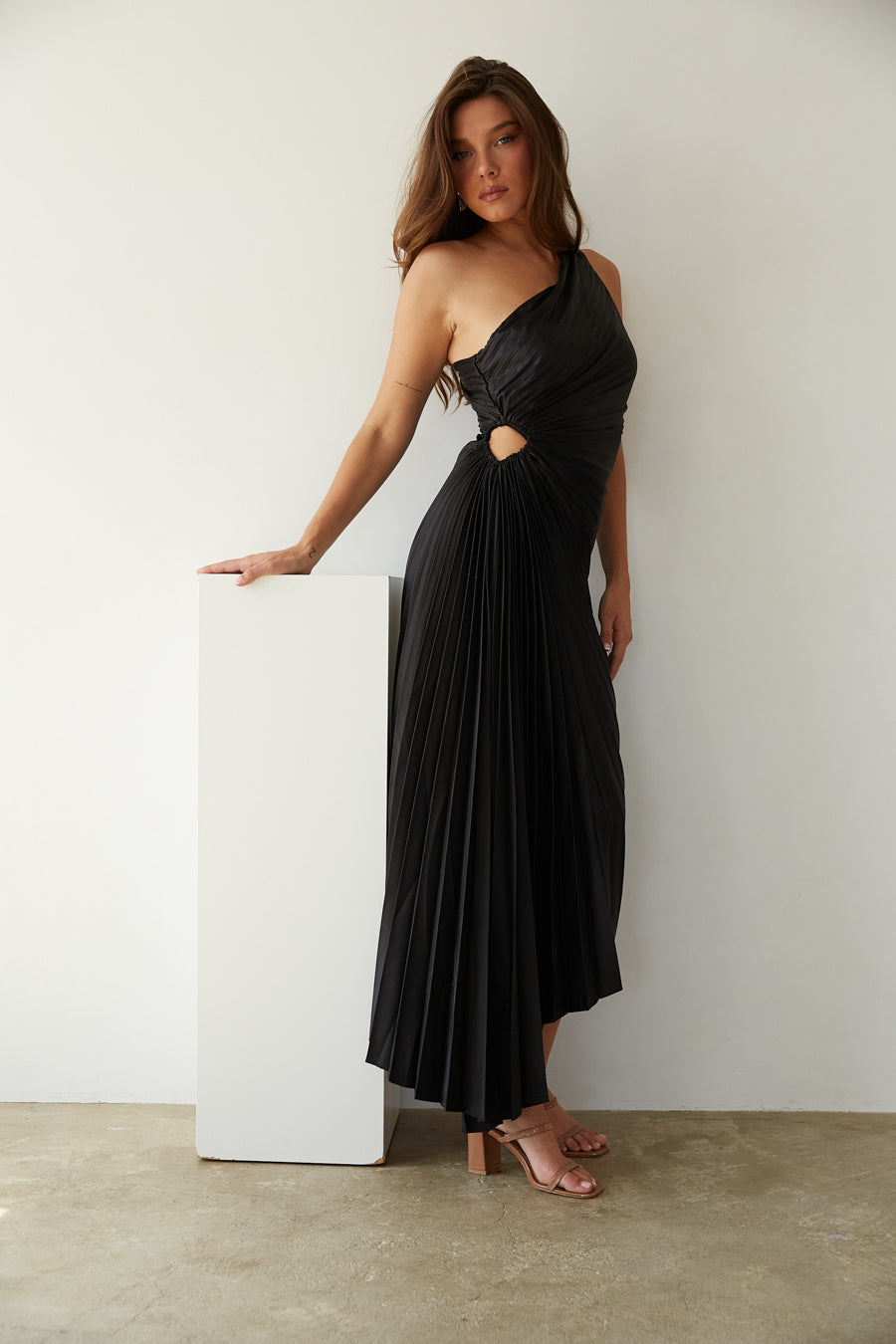 Sylviana - Robe midi à plis et une épaule